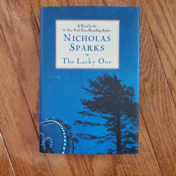 The Lucky One Book By Nicholas Sparks - Picture 1 of 3